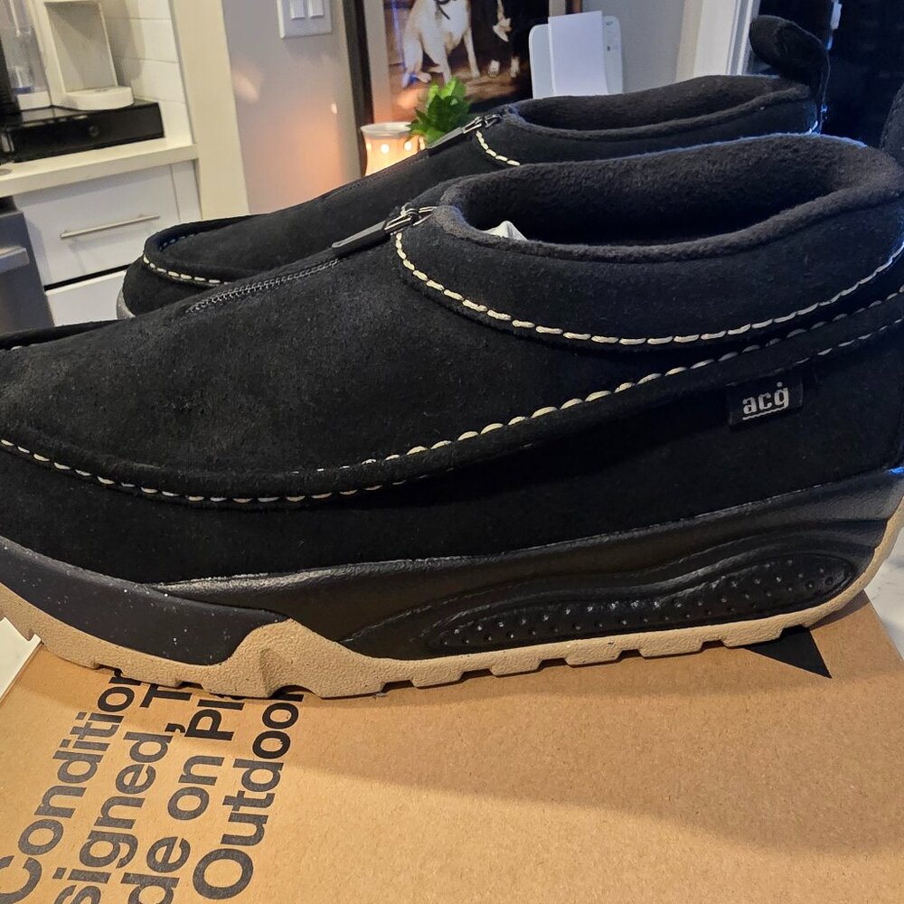 Nike ACG IZY Shoes Black Gum FV4317-002 Men's size 10.5 NEW HIKING SNEAKER NEW